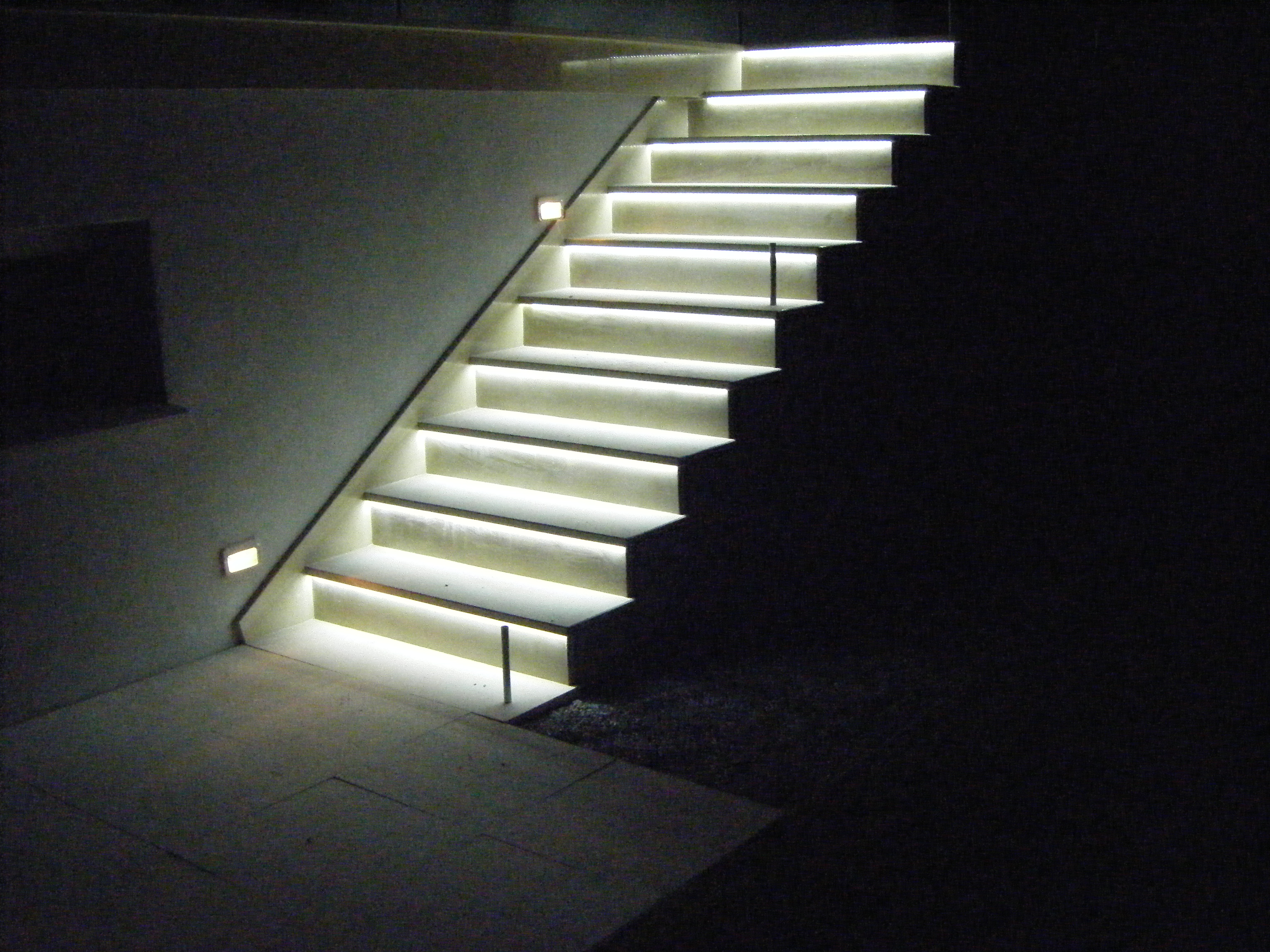 escalier-lumineux-lumière-pierre-marbre-granit
